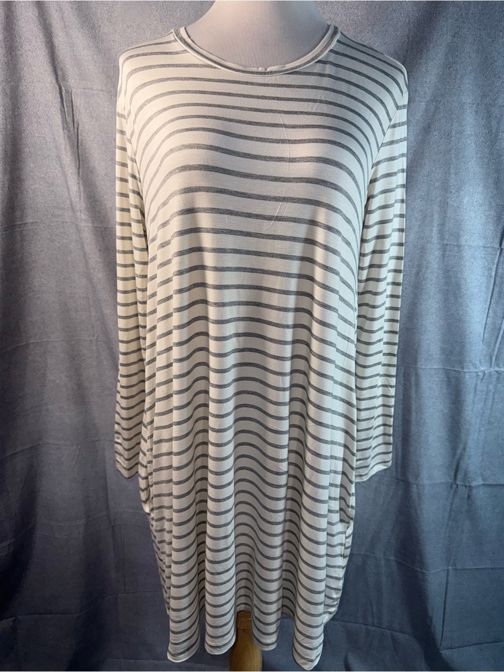 2289-Piko 1988 Ivory and Gray Striped Long Sleeve Swing Dress